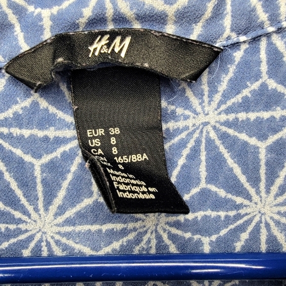 H&M Breezy Semi-Sheer Sleeveless Button Front Blouse Women's 8 - Picture 3 of 5